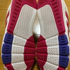 adidasスニーカー（22.0cm）の画像