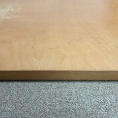 オフィスデスクの画像