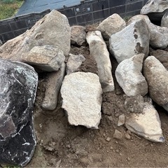 中～大庭石あります （謝礼あり）※ユンボ・ユニック前提の画像