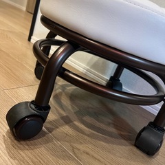 キャスター付き椅子の画像