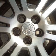 ☆アルミホイールとナットです。PCD100の５H15インチで185から205サイズです。トヨタ普通車に付けれる物です。の画像