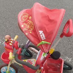 アンパンマン三輪車とエクストララージ限定ストライダーの画像