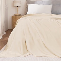 クリーム色 ブランケット 140×200シングル 毛布 フランネル キャンプ用 ひざ掛け 柔らか ふわふわ感 軽量 冬用かけ 保温の画像