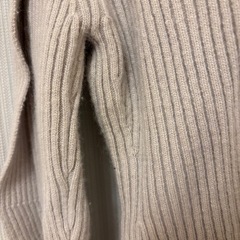 スナイデル　フリルニット　グレー系　ブローチ付きの画像