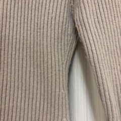 スナイデル　フリルニット　グレー系　ブローチ付きの画像