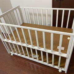 ベビーベッドの画像