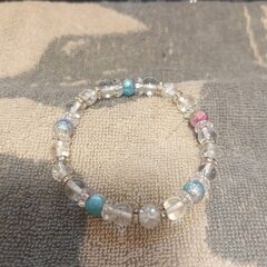 【四季の森フォレオ周辺】クラック水晶 ブレスレット 17cm ブルー系 ハンドメイド 春夏向けの画像