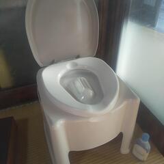 ポータブル式トイレ（消臭剤つき）の画像