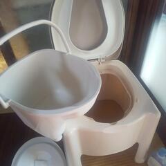 ポータブル式トイレ（消臭剤つき）の画像