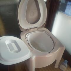 ポータブル式トイレ（消臭剤つき）の画像