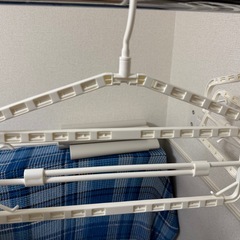 伸縮折りたたみ式バスタオルハンガーの画像