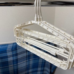 伸縮折りたたみ式バスタオルハンガーの画像
