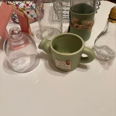 雑貨　カゴ　ガラス瓶などの画像