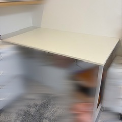 パソコンデスクの画像