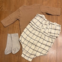 【プティマイン】ロンパースと長袖トップスセット（靴下付き）の画像