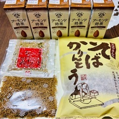🉐ちりめんじゃこ2袋　アーモンド効果5つ　そばかりんとう1袋の画像