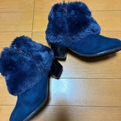 キッズショートブーツ19センチ　ネイビーファーブーツの画像