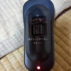 装飾の素晴らしいこたつ（というよりテーブル）の画像