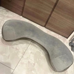 最新型‼️ergobaby 授乳クッション グレー付属品ベルト付きの画像