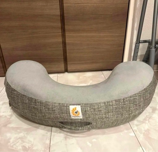 最新型‼️ergobaby 授乳クッション グレー付属品ベルト付き