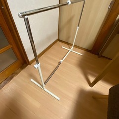 ハンガーラックの画像