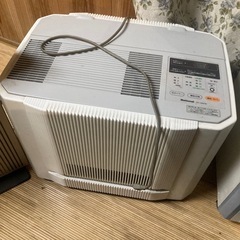 石油ストーブ、加湿器、空気清浄機など、計4点セットでの画像