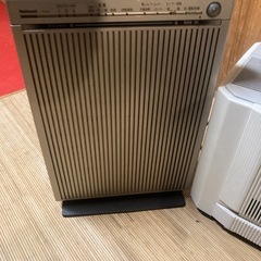 石油ストーブ、加湿器、空気清浄機など、計4点セットでの画像