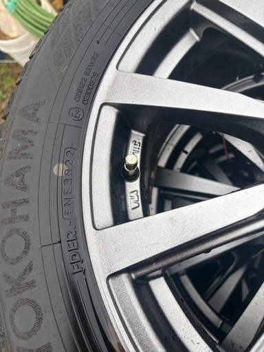 22年製冬タイヤ4本215/60R17