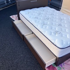 早い者勝ち　引き出し付き　セミダブルベッドの画像