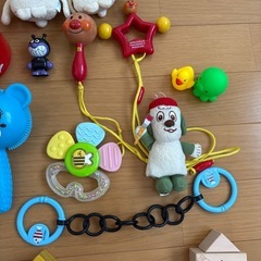 赤ちゃん おもちゃ まとめ売り 知育玩具 ぬいぐるみ ラトル 木のおもちゃ歯固めラトルエドインターミキハウス他の画像