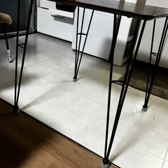 ダイニングテーブルの画像