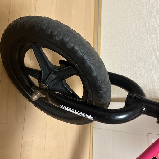 ストライダー、プロテクター、ヘルメットの3点セット！