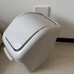 【お話中】ゴミ箱の画像