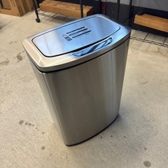 自動ゴミ箱の画像