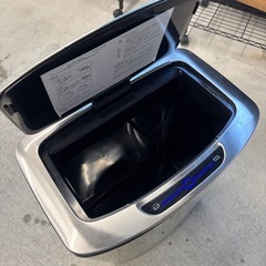 自動ゴミ箱の画像