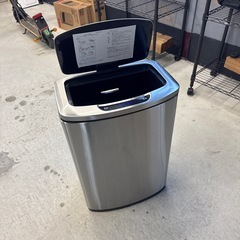 自動ゴミ箱の画像
