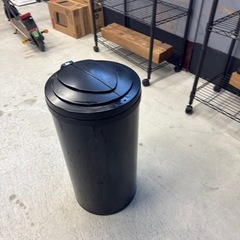 自動ゴミ箱の画像