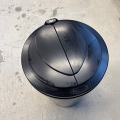 自動ゴミ箱の画像