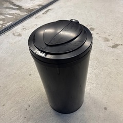 自動ゴミ箱の画像