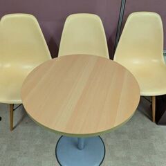 丸テーブル　椅子　3脚　カフェ風　商談テーブルの画像