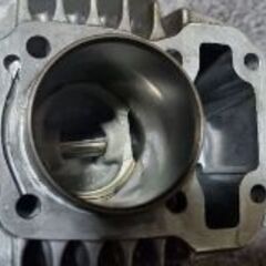 スーパーカブ110cc (JA44) 純正シリンダー/ピストン/カムシャフト中古品の画像