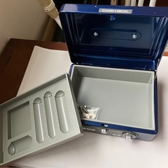 ELM★小型金庫2段★鍵付き★暗証番号ありの画像