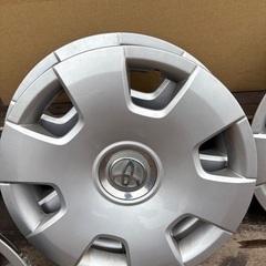 ハイエース純正ホイールキャップの画像