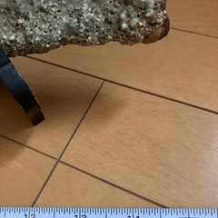 信楽焼　飾り物と台の画像