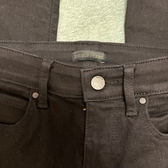 UNIQLOウルトラストレッチスキニー　61cmの画像