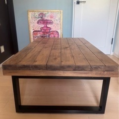 無垢の木テーブルの画像