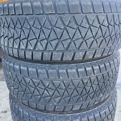 スタッドレスタイヤ265/65R17の画像