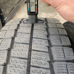 キャンター205/75R16 4本 スタッドレス バリ山 WINTER MAXX LV01 2Tトラック ダンプ デュトロ エルフの画像