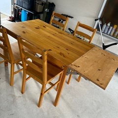 ダイニングテーブルの画像