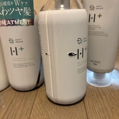 シャンプー1本、トリートメント4本の画像